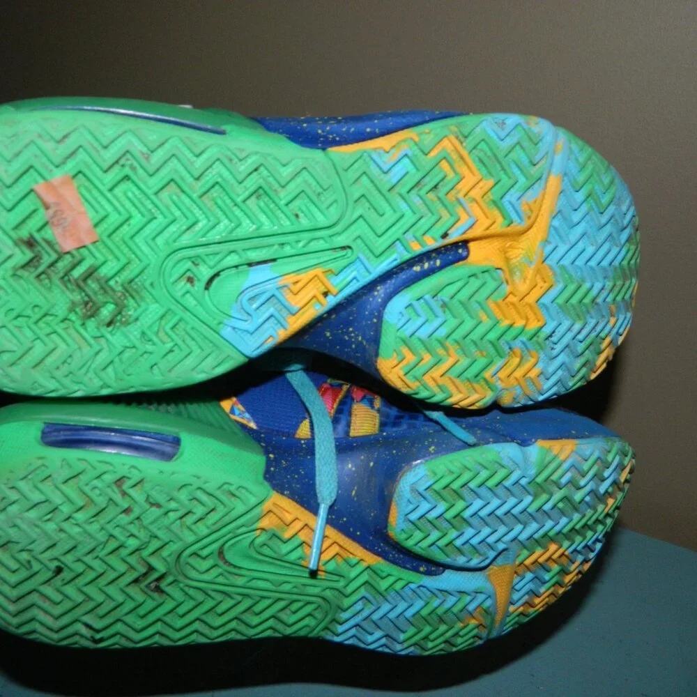 Nike Lebron Witness 7 Kaliedoscope Shoes Size 3.5Y